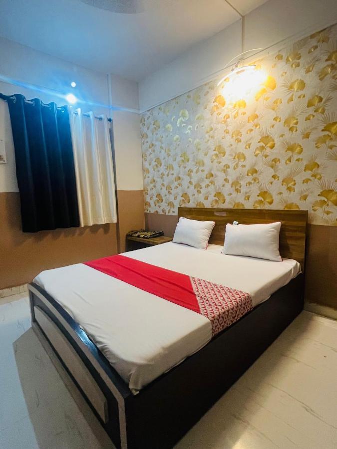 Hotel Royal Lodging Phursungi Extérieur photo
