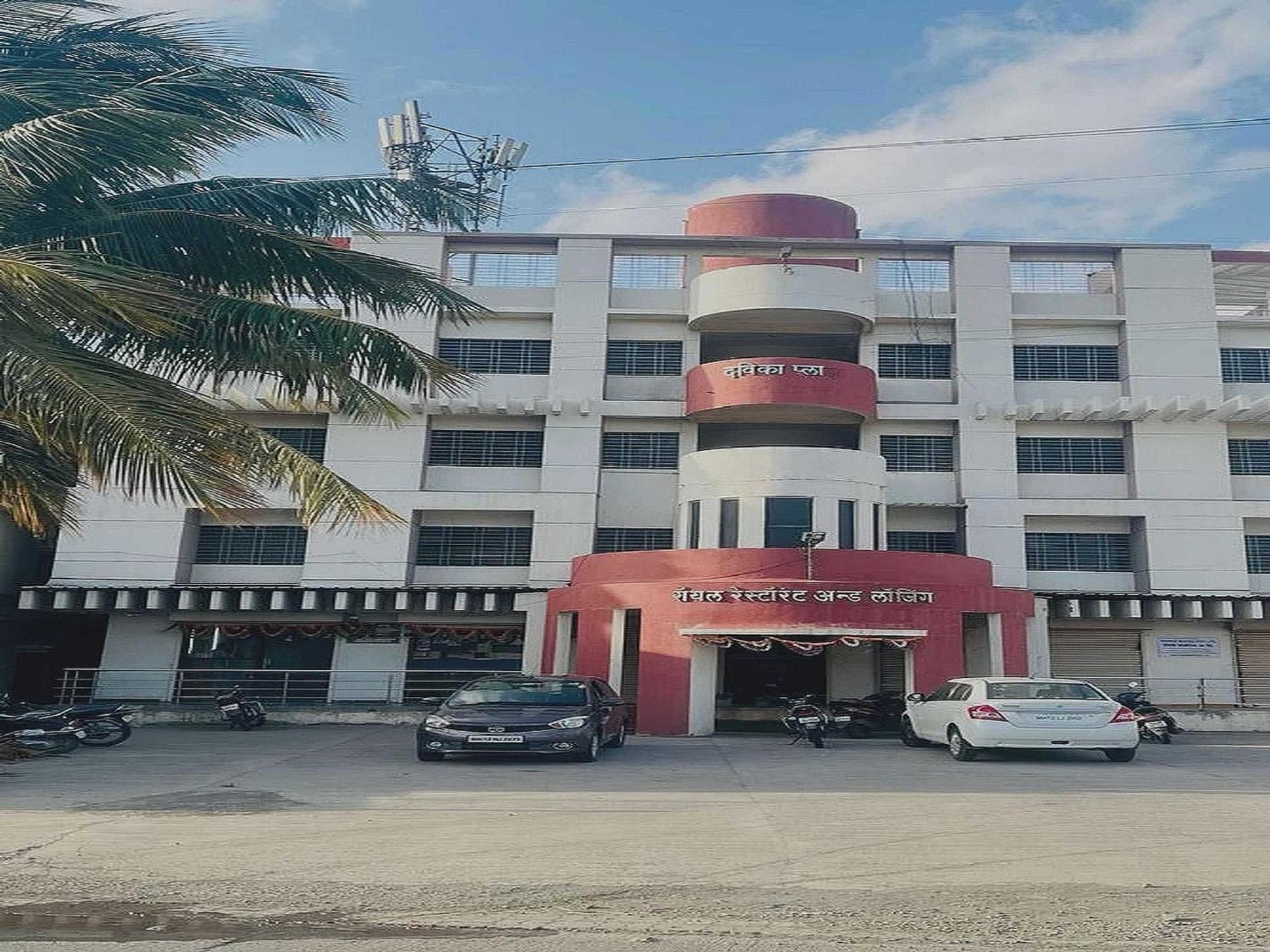 Hotel Royal Lodging Phursungi Extérieur photo
